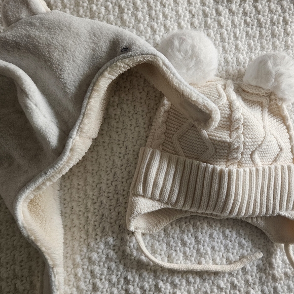 Set of 2 hats - Picture 1 of 1